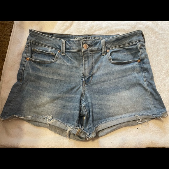American Eagle jean shorts! In great condition!